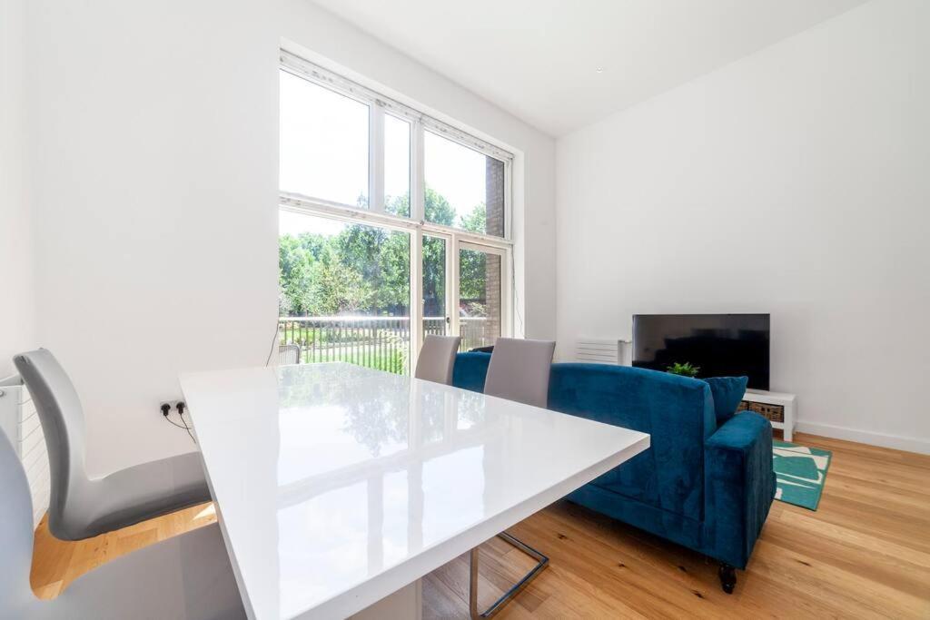 Stunning New 3 Bdr Duplex Wbalcony, East London Apartamento Exterior foto