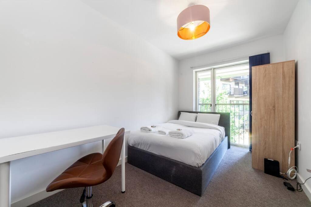Stunning New 3 Bdr Duplex Wbalcony, East London Apartamento Exterior foto