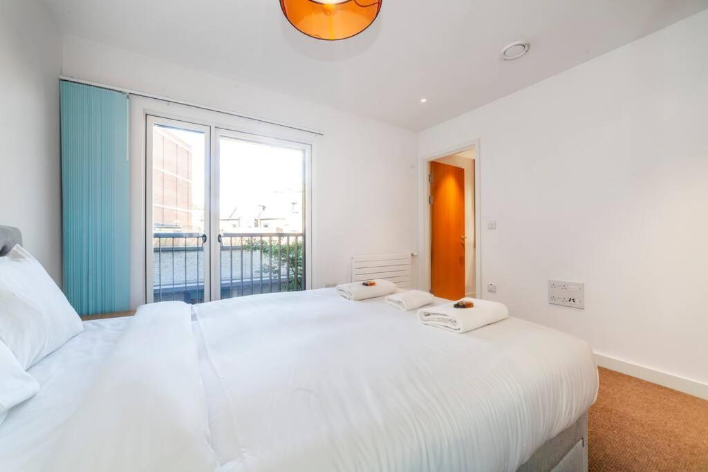 Stunning New 3 Bdr Duplex Wbalcony, East London Apartamento Exterior foto
