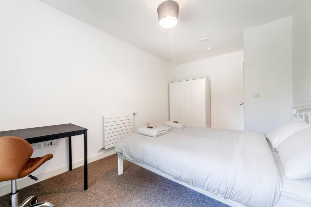 Stunning New 3 Bdr Duplex Wbalcony, East London Apartamento Exterior foto