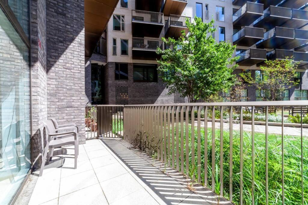 Stunning New 3 Bdr Duplex Wbalcony, East London Apartamento Exterior foto
