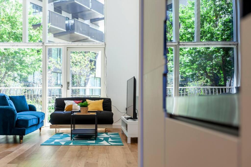 Stunning New 3 Bdr Duplex Wbalcony, East London Apartamento Exterior foto