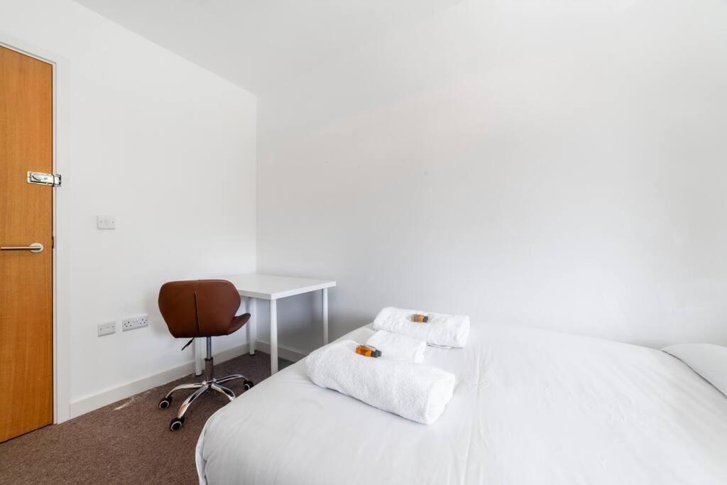 Stunning New 3 Bdr Duplex Wbalcony, East London Apartamento Exterior foto